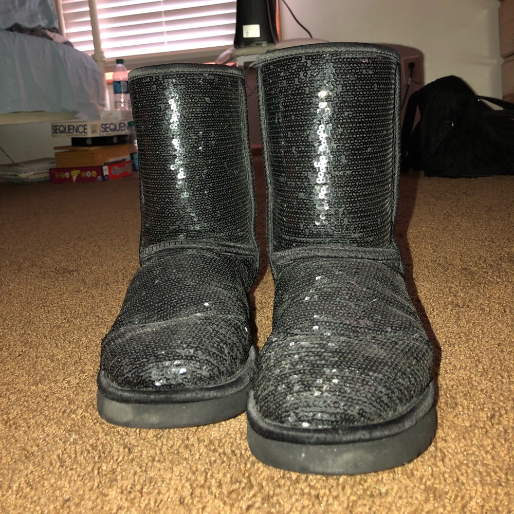 UGGS - Picture 2 of 2